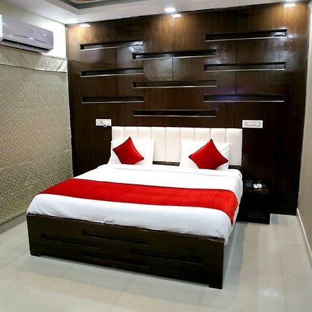 Hotel Eurasia Zirakpur ภายนอก รูปภาพ