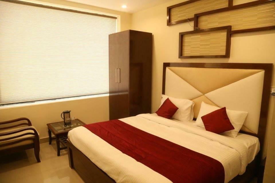 Hotel Eurasia Zirakpur ภายนอก รูปภาพ