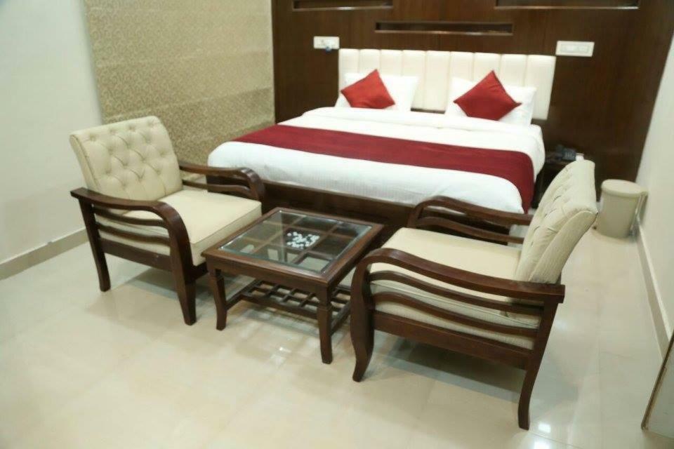 Hotel Eurasia Zirakpur ภายนอก รูปภาพ